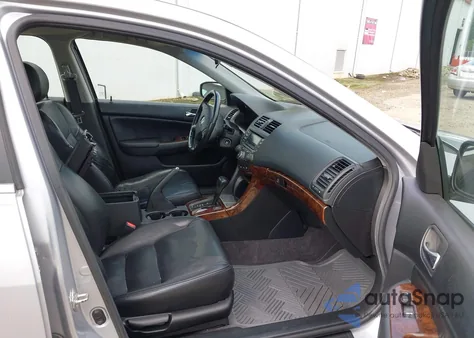 2005 Honda Accord 2.4 Ex from USA, damaged, VIN 1HGCM56805A171832